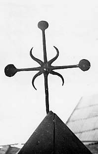 Tirkšlių kaimo kapinių koplytėlės kryžius